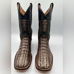 Pre-own mens American alligator tail boots excellent condition  SIZE 9EE